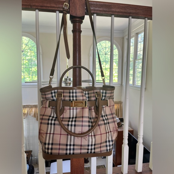 BURBERRY GOLDERTON TOTE HAYMARKET - Picture 2 of 13